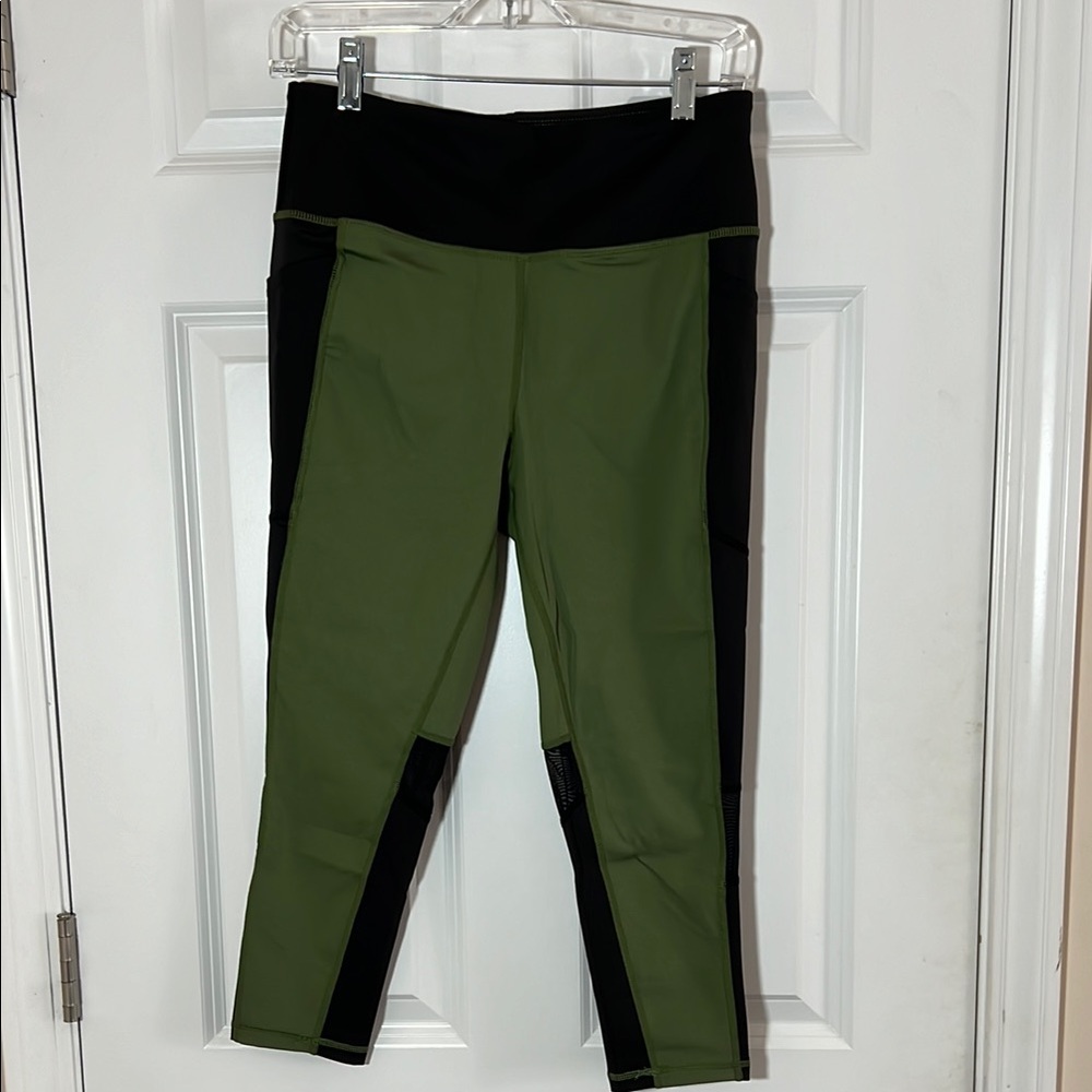 LuLaRoe Fearless Crop Leggings.  Size Large